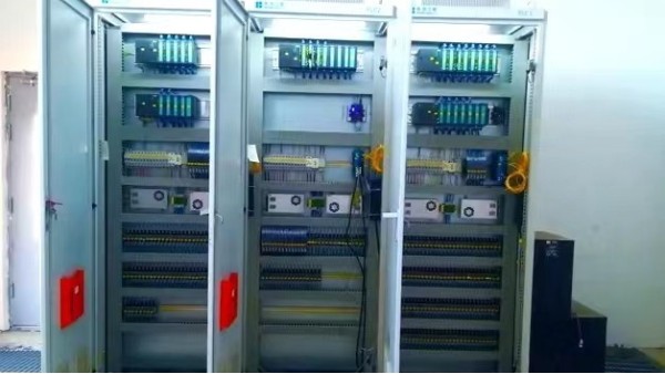 華東工控打造控制柜領(lǐng)域的非標(biāo)定制專家